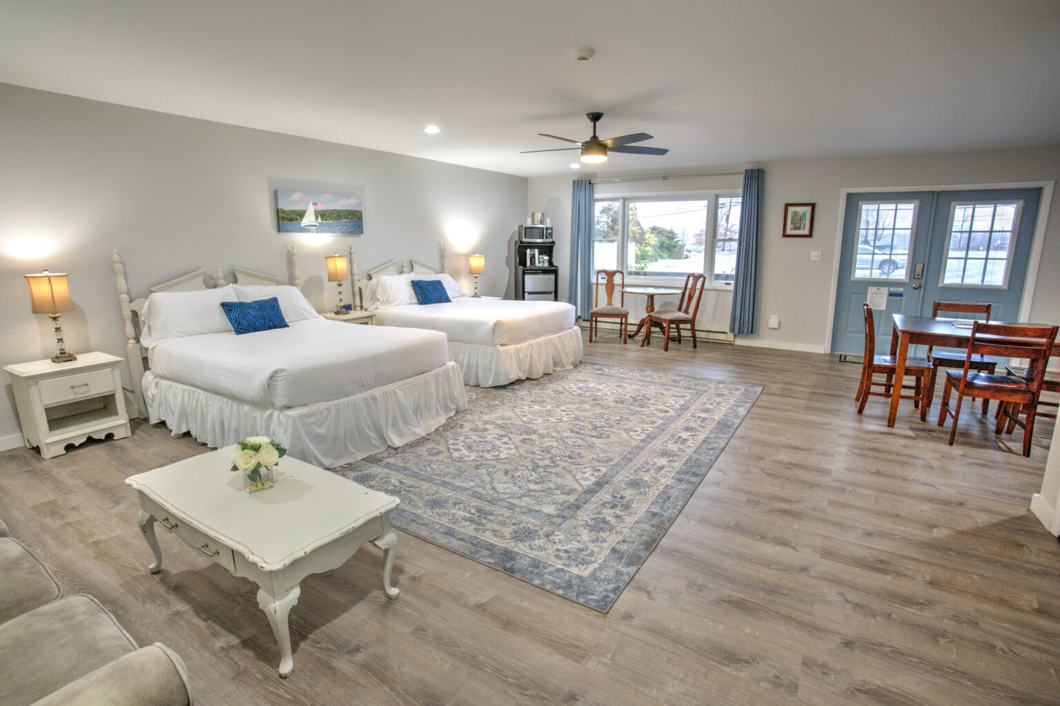 Rooms East Shore Lodging