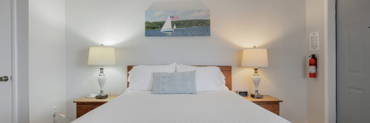 East Shore Lodging - One Queen Bed