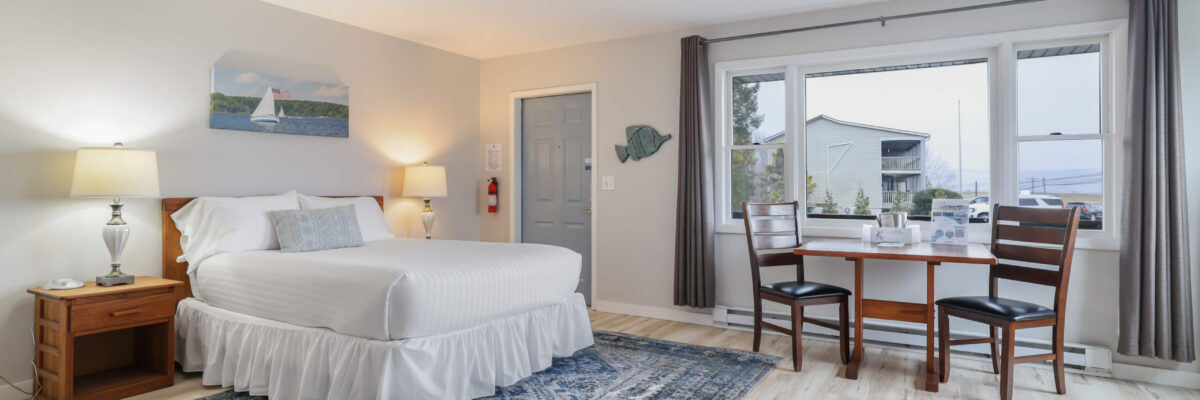 East Shore Lodging - One Queen Bed