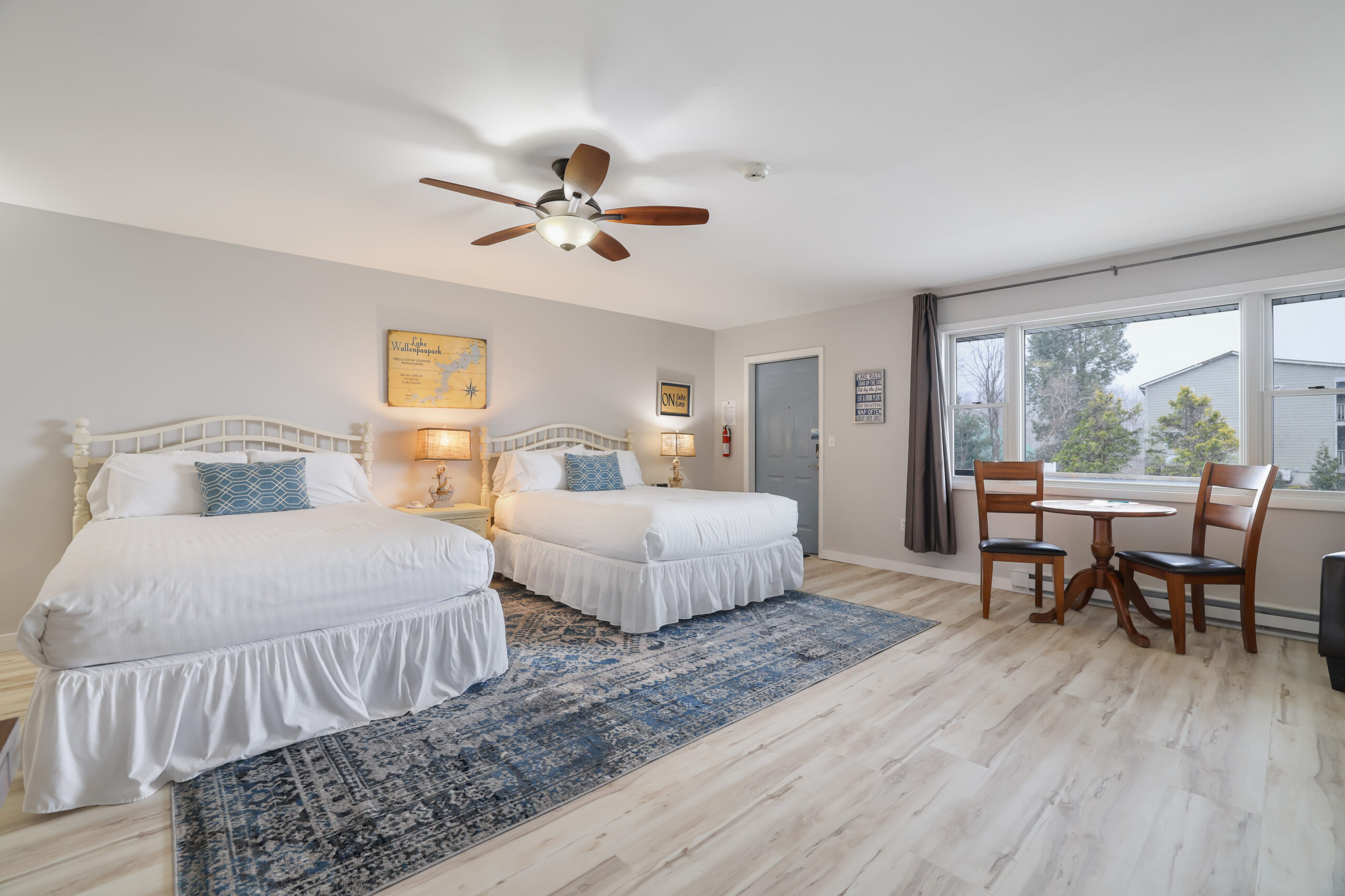 East Shore Lodging - Two Queen Beds