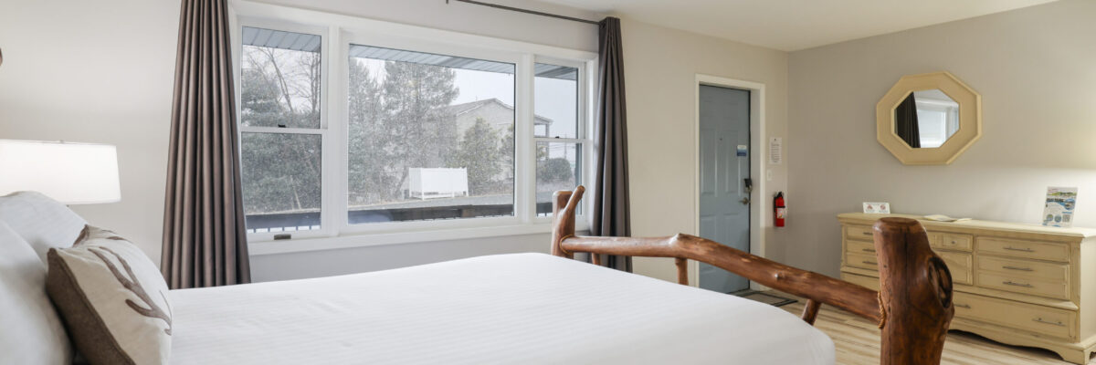 East Shore Lodging - One Queen Bed
