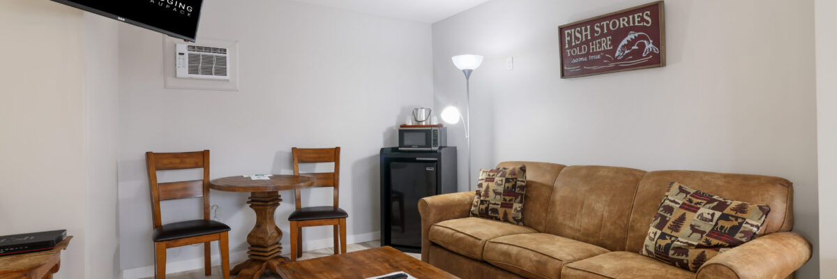 East Shore Lodging - One Queen Bed