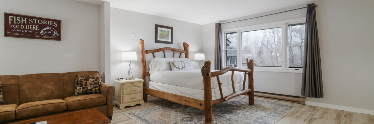East Shore Lodging - One Queen Bed