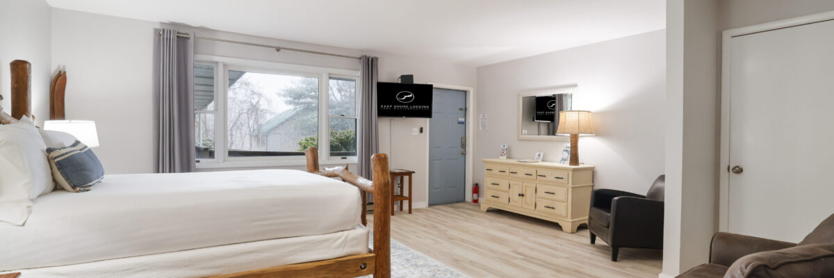 East Shore Lodging - One Queen Bed